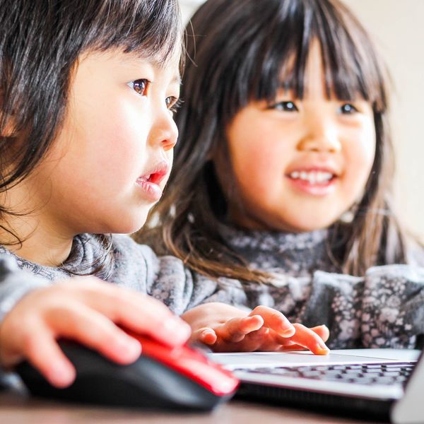 幼児たちに物作りの楽しさを伝えるロボット教室を開講しております