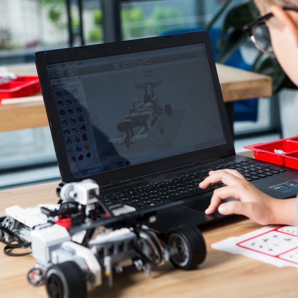 ロボット作りの基礎からロボット教室で学びたい中学生におすすめです